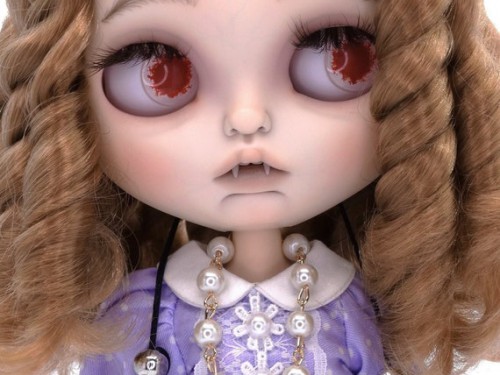 Vampire Blythe, Gothic Blythe, Spooky Blythe, Creppy Blythe, Blythe Halloween, Blythe Doll Custom, Blythe Custom, OOAK Blythe, Vampire Doll by Isilien