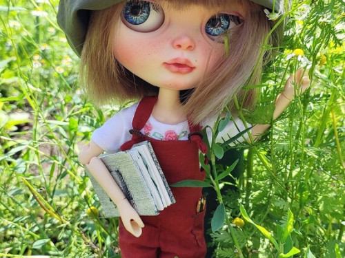 SOLD!!! Custom Blythe doll set OOAK – LOLA young artist by JNdollartist