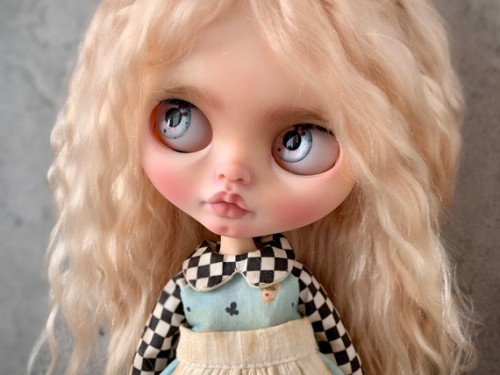 Custom blythe doll Alice natural white mohair hair by LesynyaBlytheStore