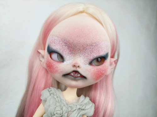 Custom Blythe OOAK vampire asian sculpting face creepy cute Art doll by Alinari / Support Ukrainian artist by AlinariShop