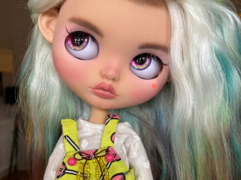 Blythe doll with rainbow natural Hair by DreamingBlytheIT