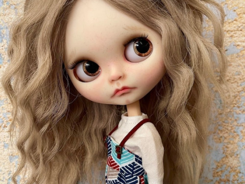 Blythe doll custom with natural mohair wig – Sady by KattySuzume